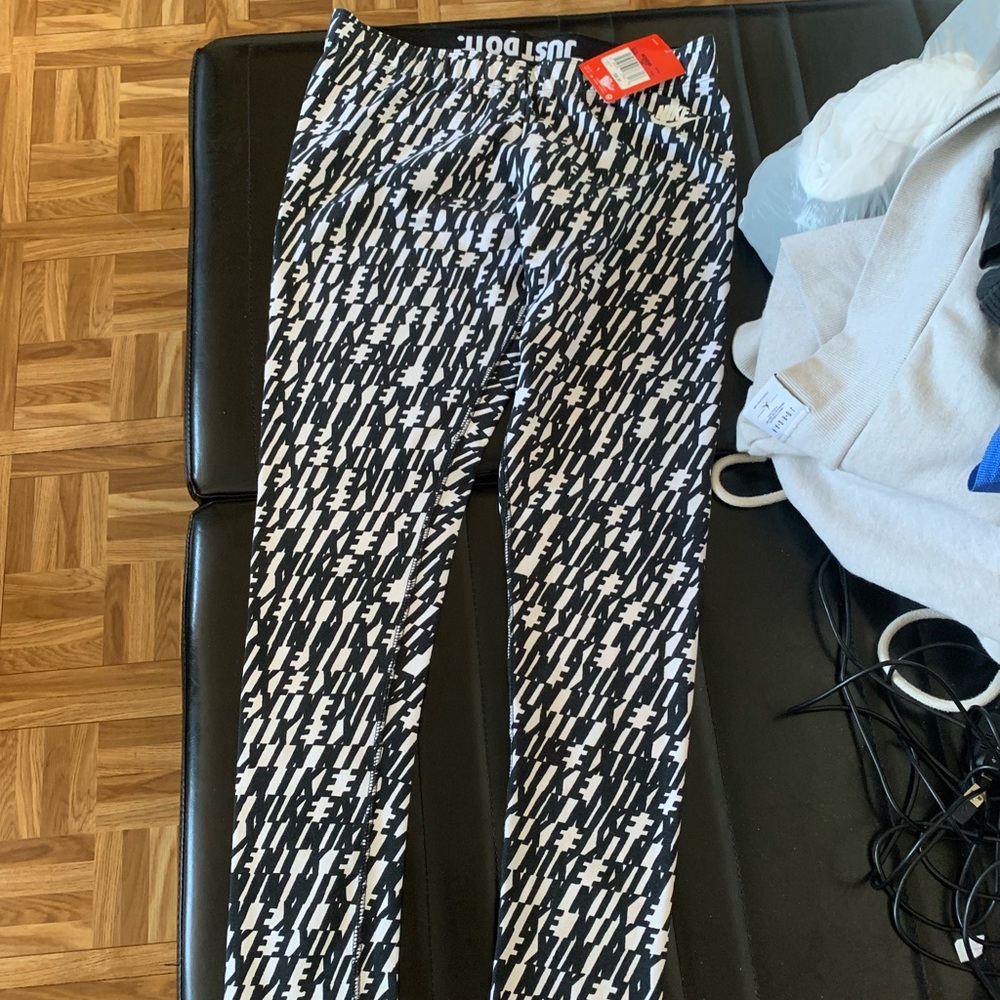 Nike Graphic Black and White Leggings